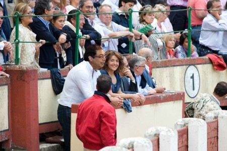 AL SEÑOR PETRO SE LE OLVIDO QUE ASISTÍA A LOS TOROS.